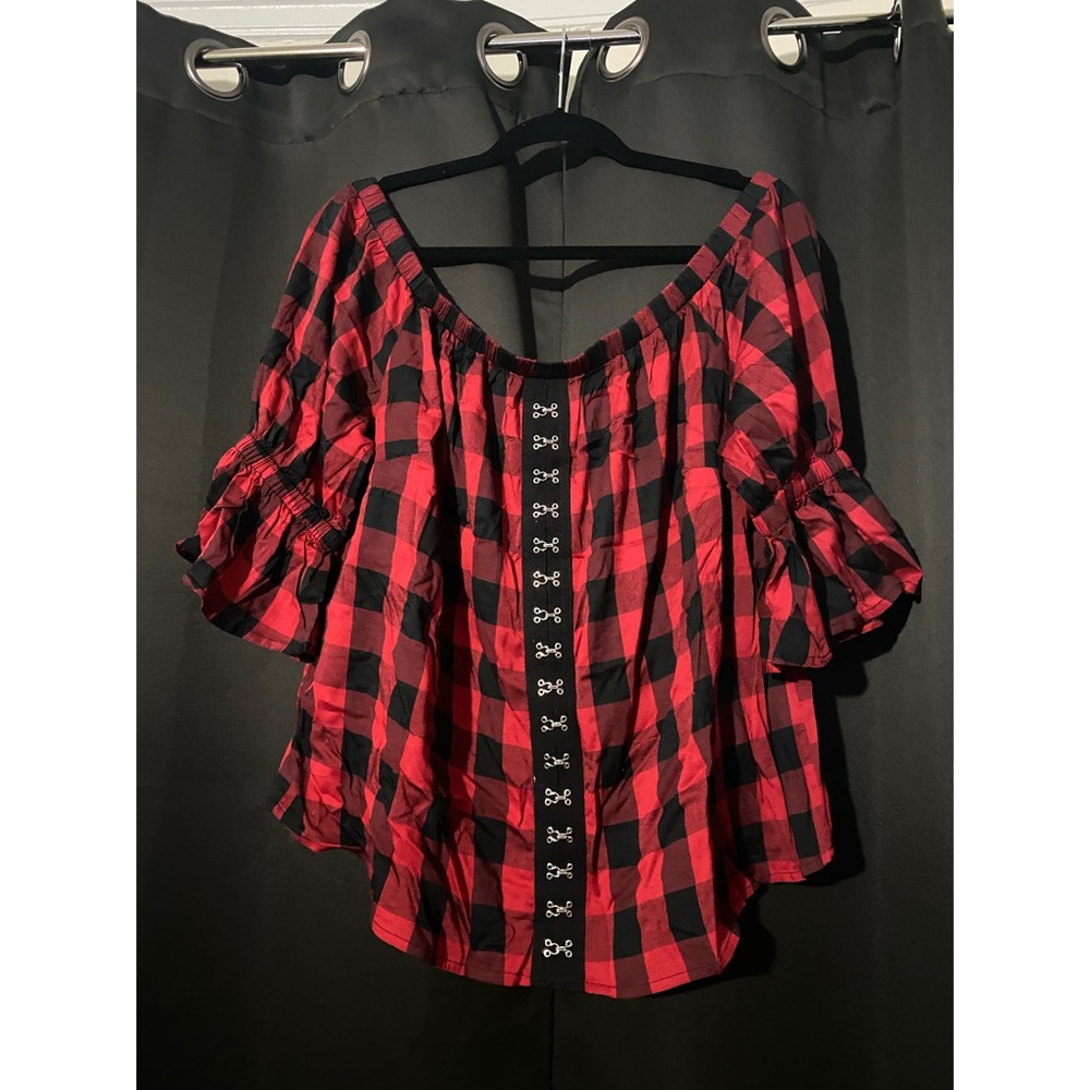 Hot Topic Plus Size Top (Off the shoulder)